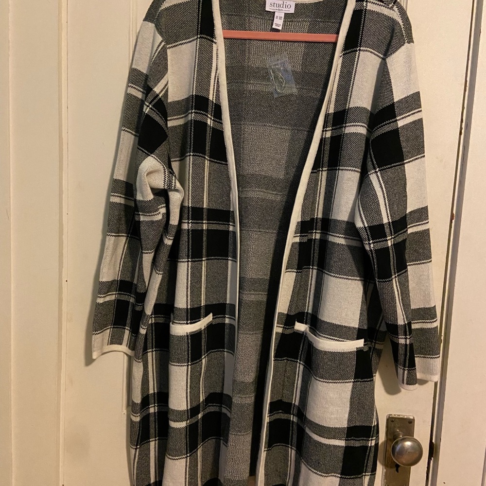 Studio Women's Black and White Plaid Sweater